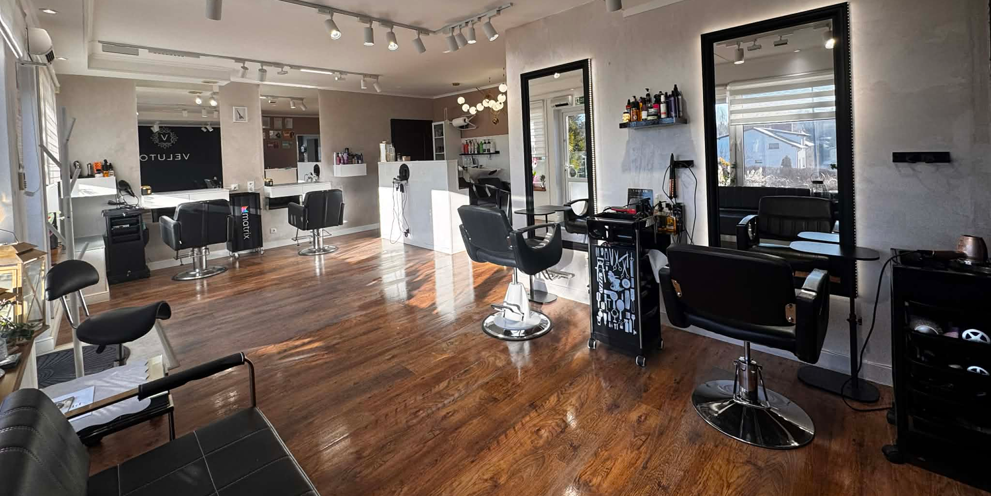SALON VELUTO